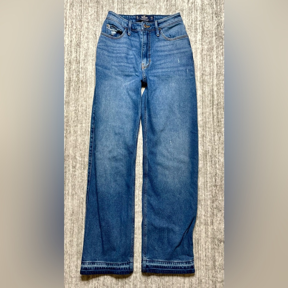 Hollister Ultra High Rise Dad Jeans Medium Wash Relaxed Straight 1R W25 L31